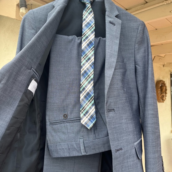 Men's Gray Suit by Calvin Klein - Picture 1 of 3